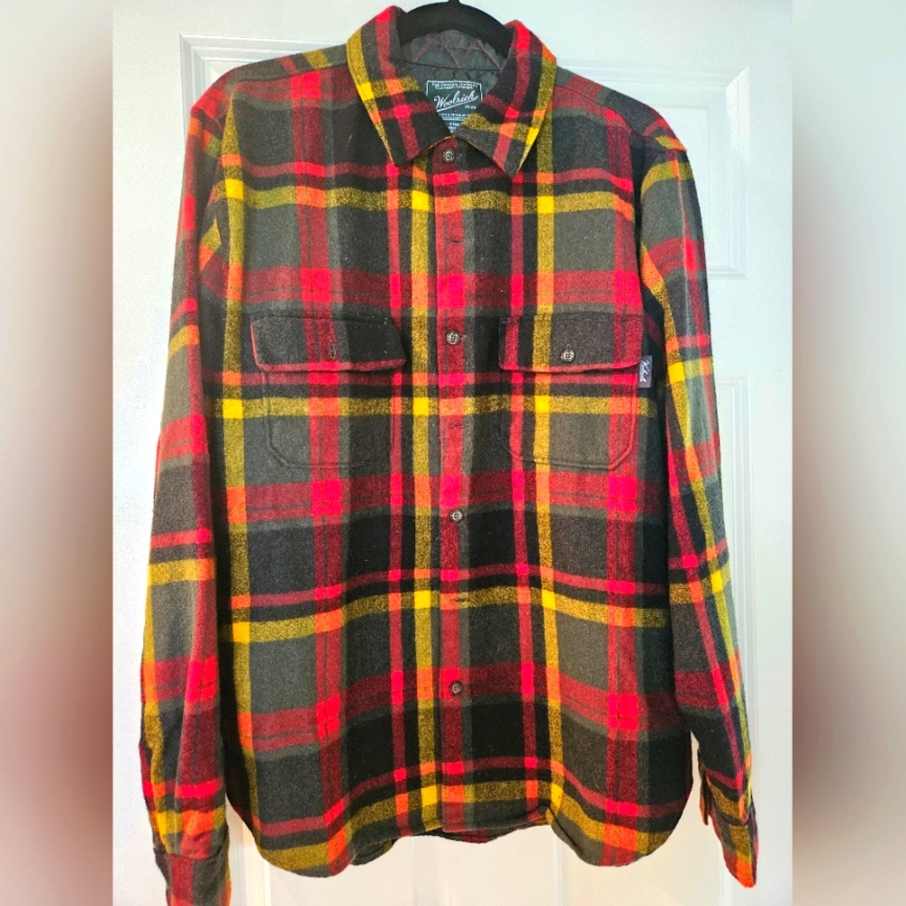 Woolrich mens wool button up shirt size medium